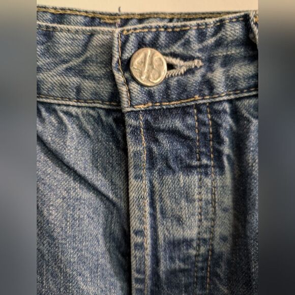 AG distressed crop jeans size 26. Waist 14 inches and inseam is 23 inches - Picture 5 of 7